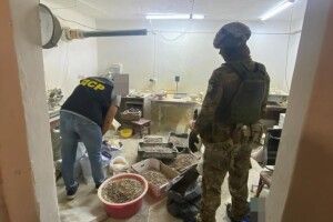Волинянин організував підпільний цех і переправляв коштовне каміння у Польщу