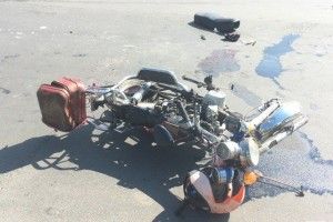 У Луцьку мотоцикл з трьома пасажирами врізався у легковик