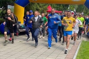 Голова Волинської облради пробіг марафон, щоб допомогти зібрати кошти для прикордонників (Фото)