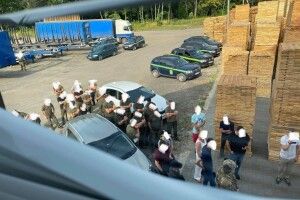 На одному з деревообробних підприємств Волині – обшуки: службовій особі – оголосили підозру