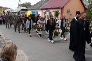 Волинь – у жалобі: ще одна громада зустріла скорботний кортеж із полеглим Воїном (Фото)