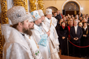Українська молитва в Лаврі наближає нашу перемогу, – Порошенко 