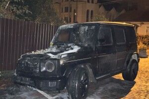 За фактом підпалу автомобіля у Рівному  слідчі відкрили кримінальне провадження