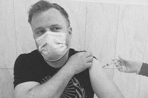 «Він існує з Господньої установи»: відомий священник з Волині вакцинувався й закликав шанувати медиків