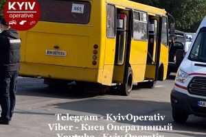 Маршрутка на швидкості в'їхала у натовп пішоходів: одна людина загинула (Відео)