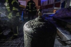 У Києві в кіоску швидкої їжі вибухнув газовий балон: 5 постраждалих (Фото)