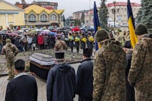 І небо плакало: на Волині провели в останню путь Героя