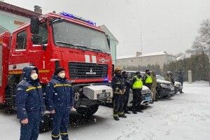 Волинські рятувальники визволили із заметів 4 автомобілі (Відео)