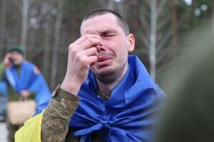 182 українських полонених повернулися на Батьківщину