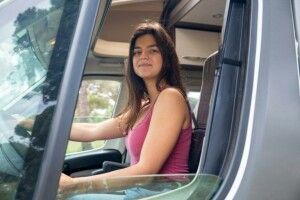 Українок планують навчити водінню автобусів та вантажівок через брак водіїв-чоловіків