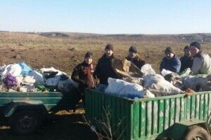 Рівненські рибалки запустили флешмоб «прибери берег рідної річки»