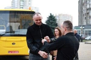 «Комфортний доступ до освіти»: чотири громади на Волині отримали шкільні автобуси (Фото)