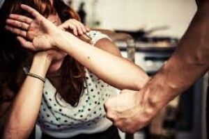 Підняв руку на дружину – матимеш справу з поліцією