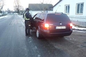 Волинянин «тицяв» поліцейському 200 гривень