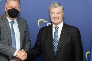 Порошенко у Брюсселі провів зустріч з Генсеком Європейської народної партії 