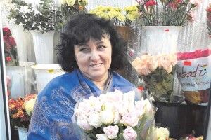 Волинянка Катерина Токарчук вчилася шити вбрання для жінок, а одягає в «спіднички»… квіти