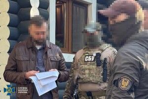 Посадовець МЗС України продавав росіянам українські паспорти для виїзду до ЄС