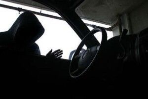 Пригрозив пістолетом: у Рівному серед білого дня невідомий викрав позашляховик