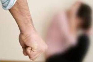Сімейна сварка закінчилась фатально: чоловік до смерті забив молоду дружину