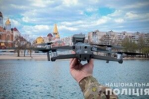 Поліція патрулює багатолюдні об’єкти за допомогою дронів