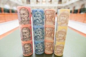 «Півтори тисячі! Кожному! Щомісяця!»: Гройсман заанонсував підвищення зарплат учителям