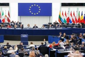 Надважливе рішення Європарламенту – Порошенко про надання Україні 90 млрд євро