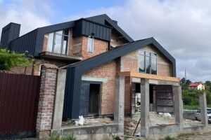 Син львівського воєнкома отримав у подарунок будинок 