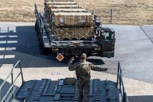 США зупинили продаж зброї в Україну 