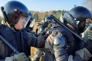 На Волині стягнули війська до білоруського кордону (Фото)