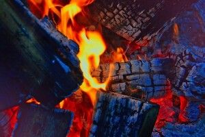 Хотів розпалити піч у літній кухні: селянин отримав опіки обличчя та шиї