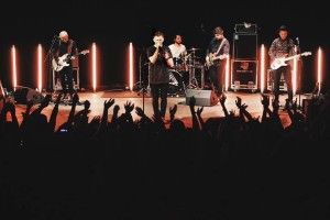 Попри проламану сцену, «Фіолет» залишив у Луцьку щасливими своїх фанатів 