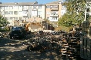 У Луцьку трощать стару будівлю