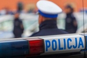 У Польщі п'яна українка била автомобілі та стрибала по них
