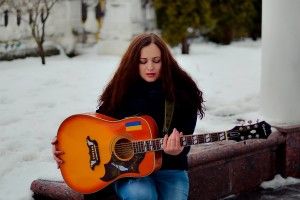 «Тут все просто, все спокійно і сьогодні без втрат» – новорічно-бліндажна пісня від Христини Панасюк (ВІДЕО)