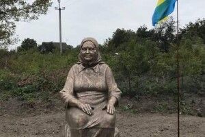 В Україні відкрили перший пам’ятник матері