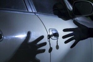 Лучанин вкрав авто прямо з автосервісу
