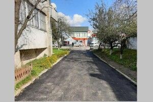 У Ратному відремонтували двір та під’їздні шляхи за 98 тисяч гривень