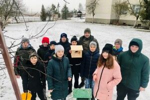 У Куснищах школярі відкрили мережу їдалень для пернатих (Фото)