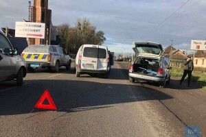 У місті на Волині зіткнулися три авто: рух на трасі ускладнений (Фото)