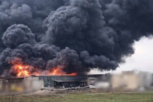 У Луцьку рашисти розбомбили логістичний центр мережі мінімаркетів «Сімі» 