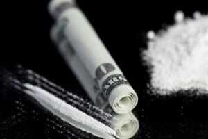 Помітив гвардійців і почав тікати: у Луцьку наздоганяли чоловіка з наркотиками (Фото)