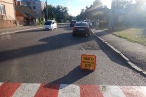 На Волині неповнолітній велосипедист раптово виїхав на перехід та потрапив під автівку, - поліція Волині