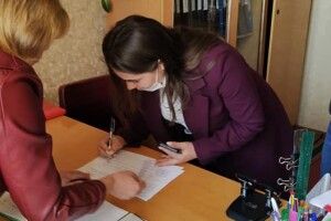 Запам’ятають наречені, що були у масках, коли реєстрували свій шлюб (Фото)