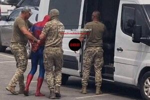 У Луцьку мобілізували людину-павука?