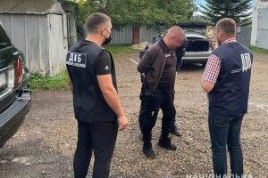 Впіймали на «гарячому» поліцейського начальника, який вимагав «данину» з підлеглих