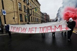 «Довгих років в’язниці»: у Петербурзі влаштували акцію до дня народження Путіна