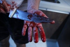 Волинянці, яка двічі пирнула співмешканця в живіт, присудили умовне покарання