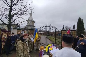 Знущання з Героя:  у волинському селі Смолярі труну із загиблим воїном не дали занести у храм