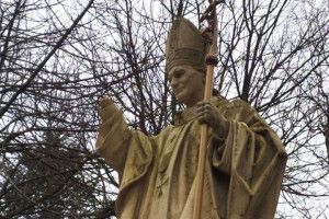 На Львівщині вандали пошкодили два пам’ятники Папі Римському Івану Павлу ІІ 