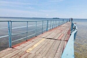 Є реакція! Ура! На пірсі замінили дошки!